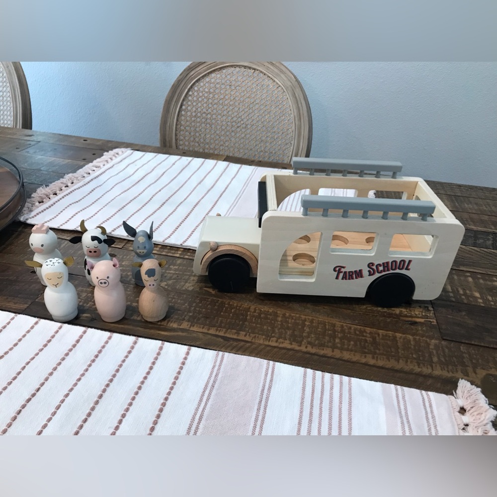 Hearth and Hand Farm animals and Bus